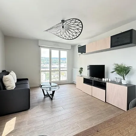 Jolie F3 Berthelot , Equipé - Wi-fi , Cl-fd Berthelot 10eme Appartement *