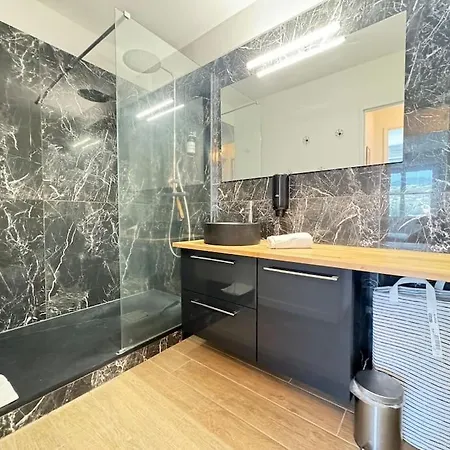 Appartement Jolie F3 Berthelot , Equipé - Wi-fi , Cl-fd Berthelot 10eme *