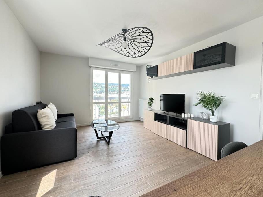 Jolie F3 Berthelot , Equipe - Wi-fi , Cl-fd Berthelot 10eme Appartement *