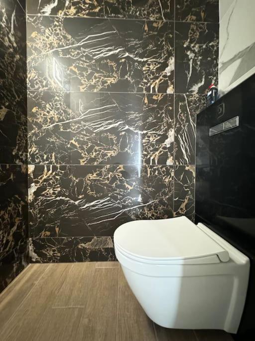 Appartement Jolie F3 Berthelot , Equipe - Wi-fi , Cl-fd Berthelot 10eme